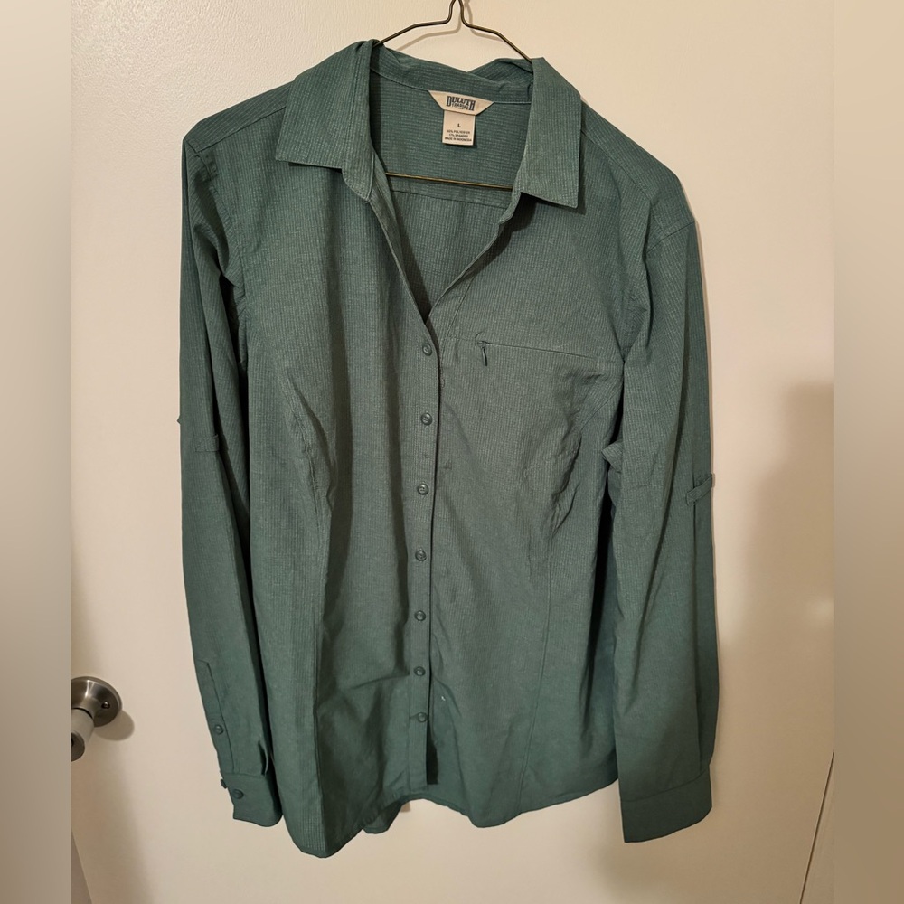 Duluth trading green button up blouse activewear